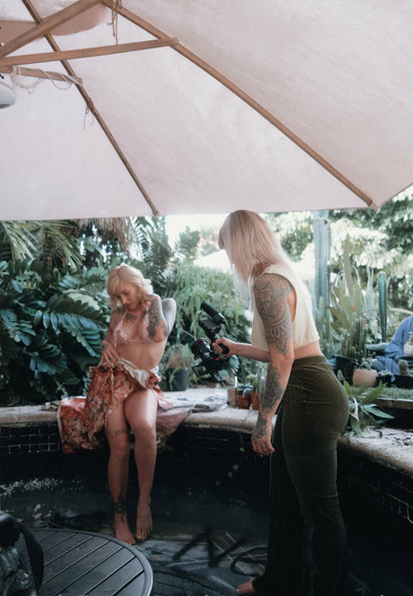 ohrangutangerotica star nude gallery