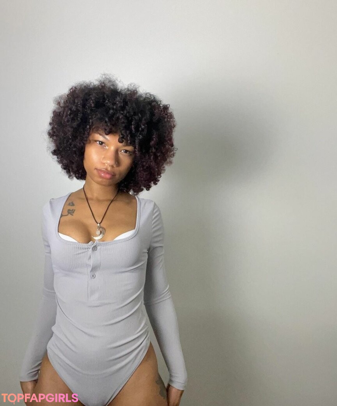 CurlyFryK erotic model image