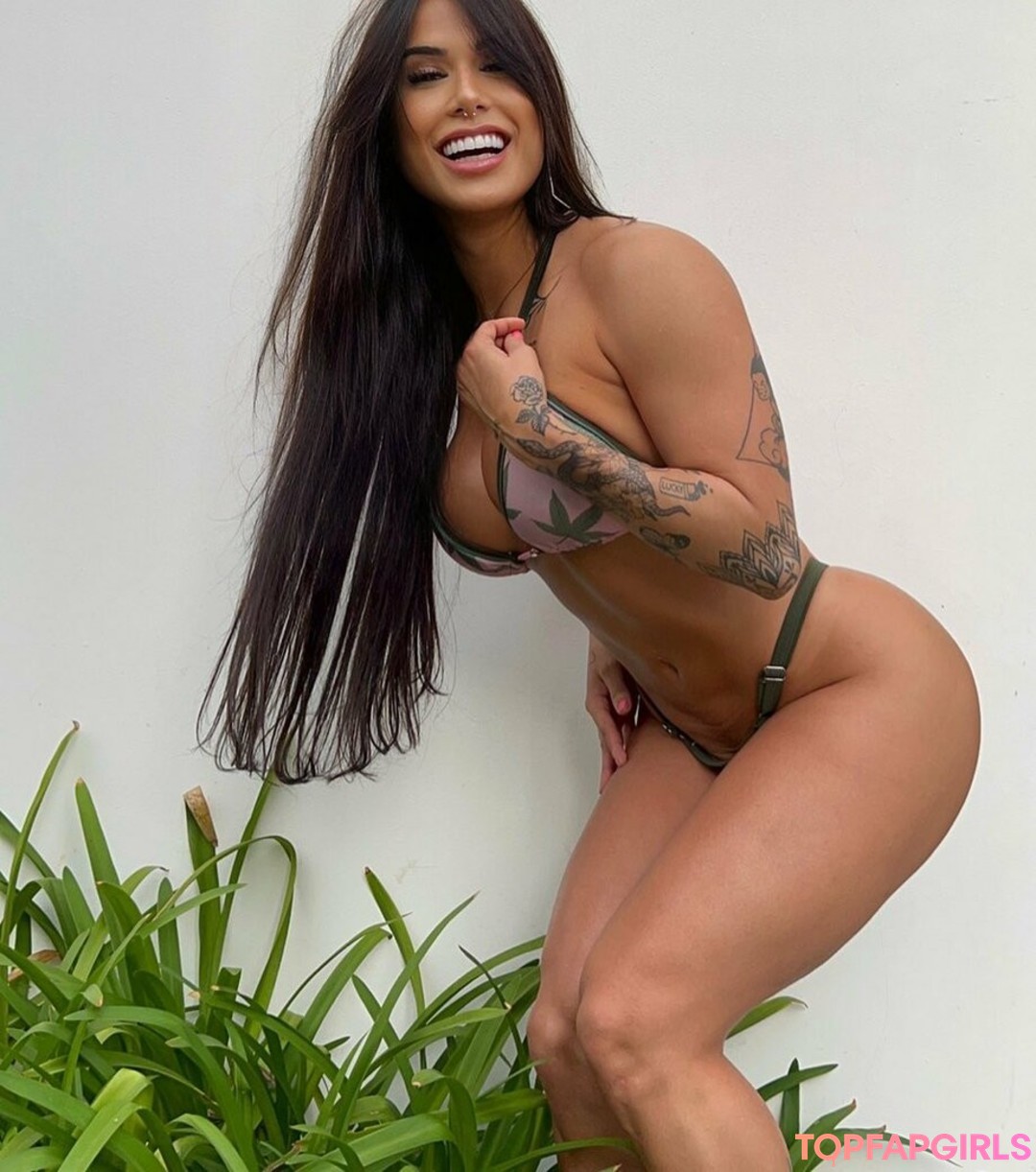 Jully Oliveira model top images