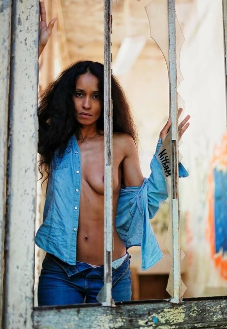 Adjouai nice actress photo