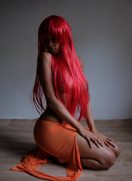 Adjouai naked star image