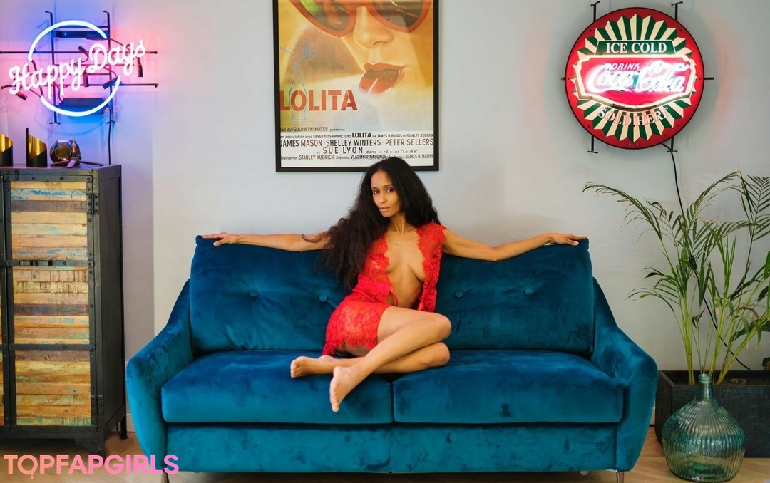 Adjouai star top images