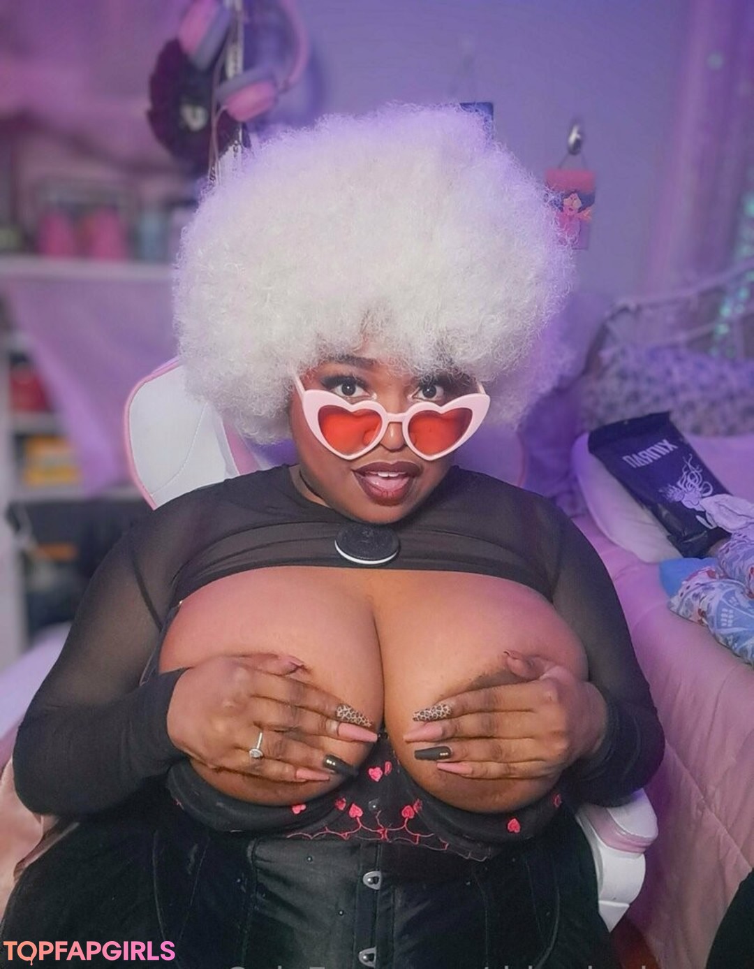 big tits cougar onlyfans erotic pictures