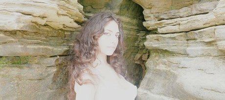 Bella Ossi pornstar sexy photos