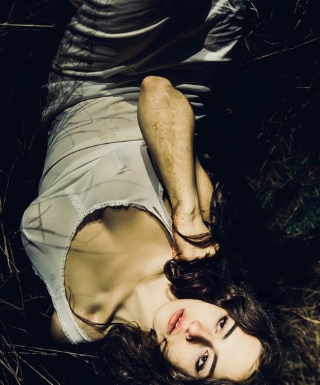 Bella Ossi pornstar top photo