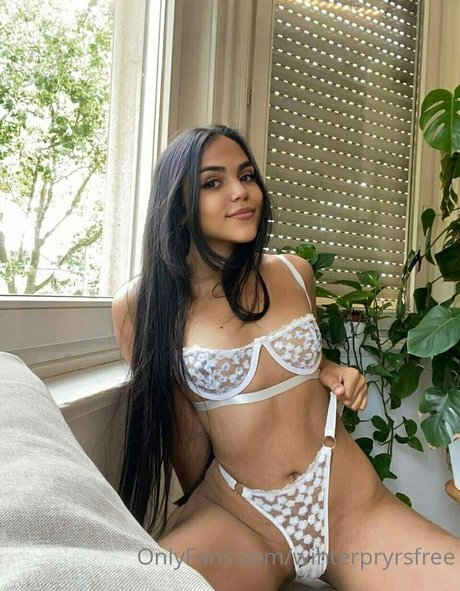 winterpryrsfree hot model img