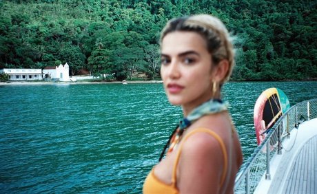 Manu Gavassi star porn picture