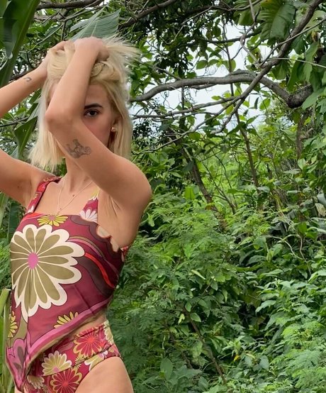 Manu Gavassi model exclusive galleries