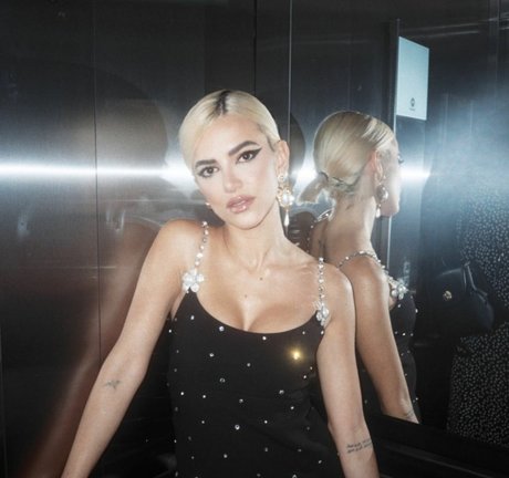 Manu Gavassi hd pornstar pic