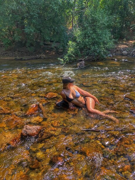 Kassi Golden model perfect picture