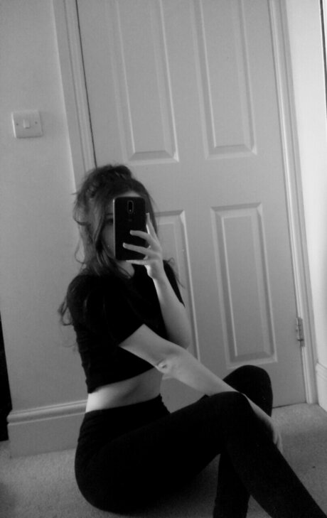 Avery Blake hot actress galleries