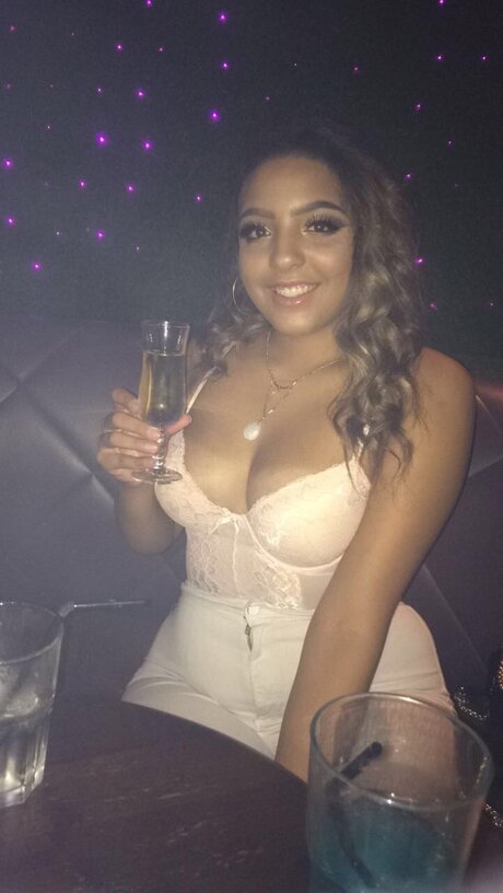 Senia naked pornstar image