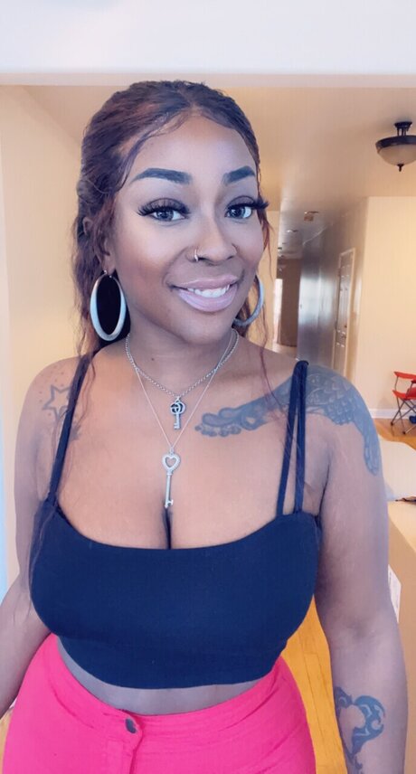 Fefetwochains beautiful actress photo