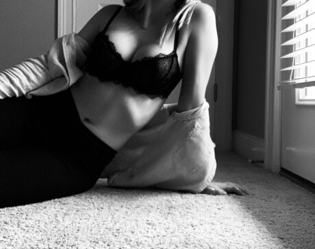 u164202745 high quality model picture