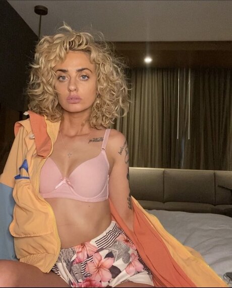 Pebbles model porn pic