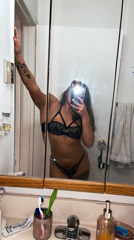 tatteddel model erotic pictures