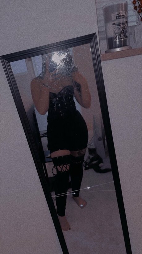 tatteddel star naked picture