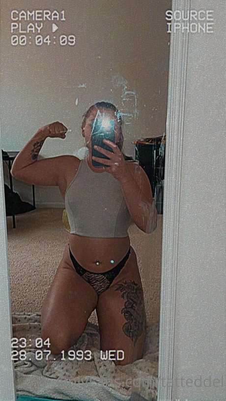 tatteddel pretty model img