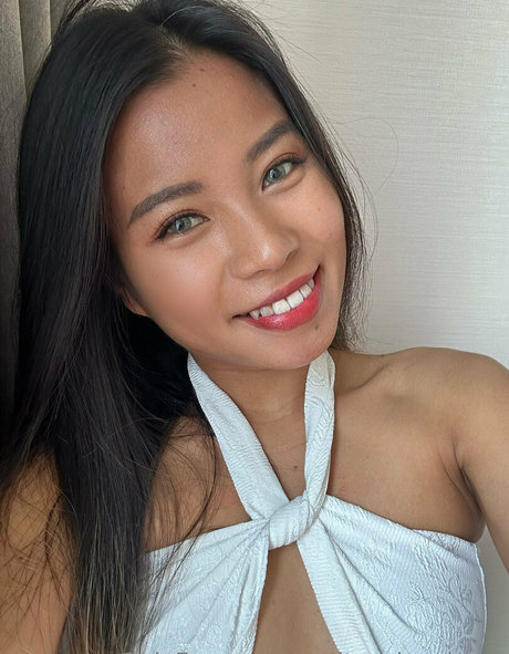 petiteasianchaya nudes model pic