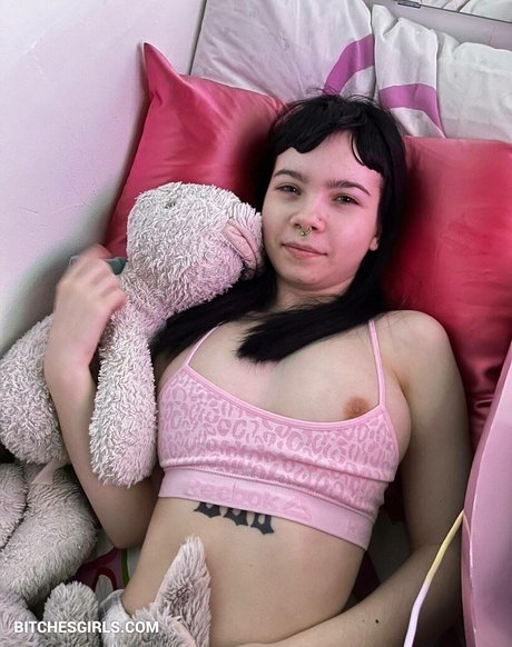 Xxvioletaddamsxx model porn images