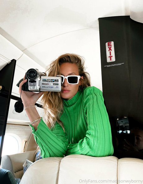 lucy love98 high quality pornstar pictures