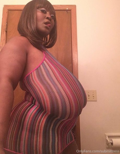 Submittress star erotic photo