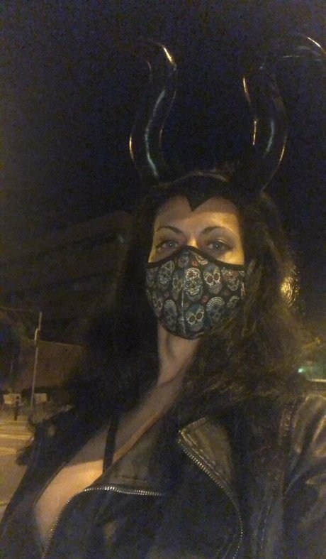 lludyf model naked photos