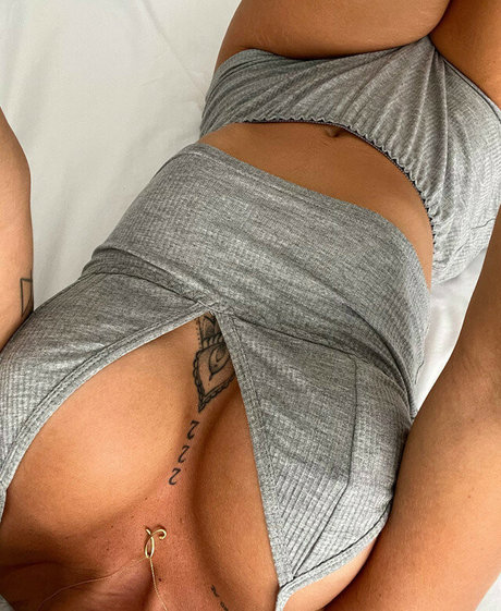 lesbians onlyfans xxx images