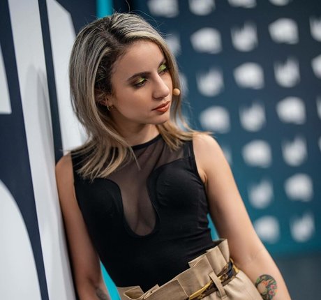 laure bv model nude pic