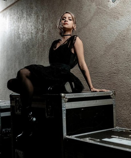 laure bv beautiful actress galleries