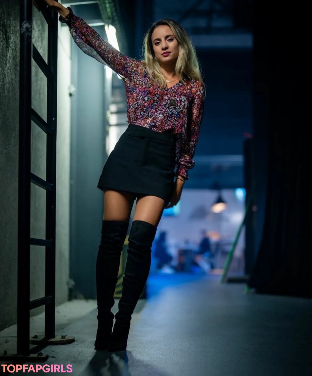 laure bv naked pornstar img