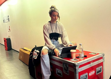 laure bv model adult gallery