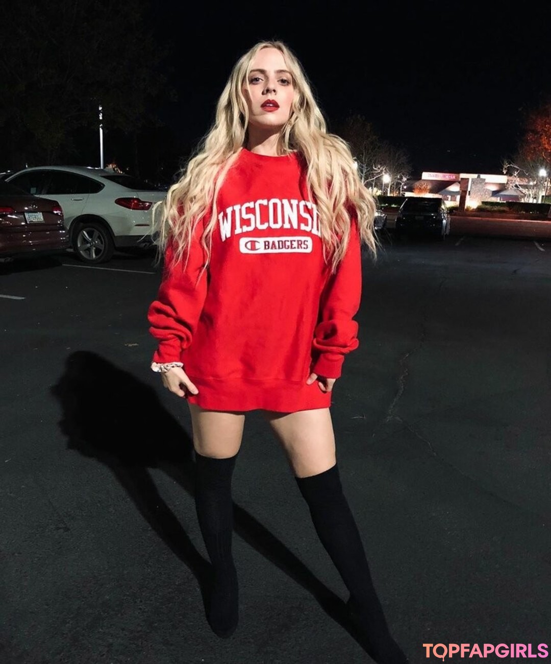 Madilyn Bailey star nude picture