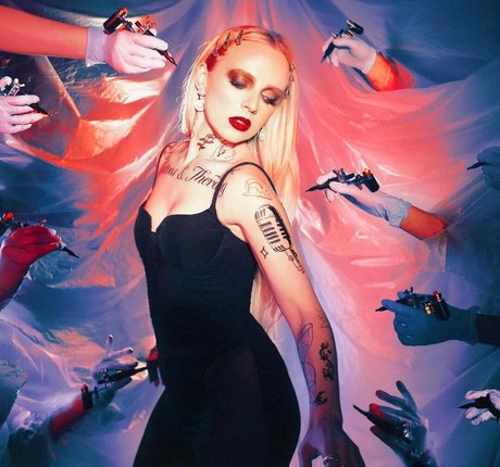 Madilyn Bailey hd star image