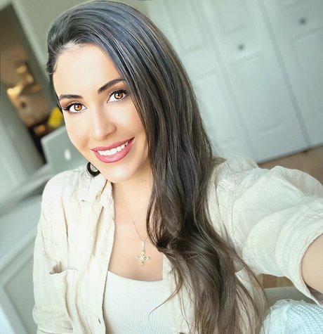 Anna Paulina Luna pornstar adult galleries