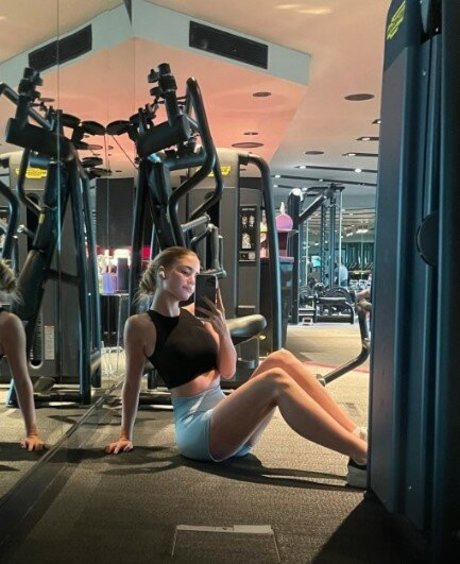 fab ienne0805 top profile image