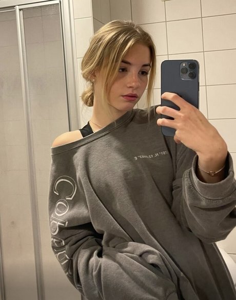 fab ienne0805 model beautiful photo