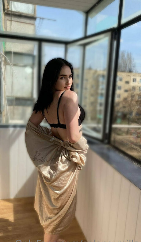 selena mills top model img