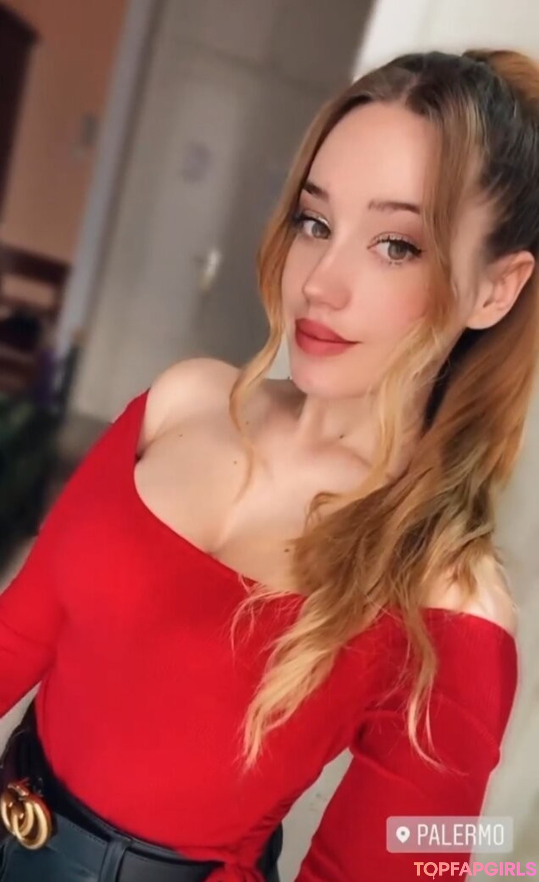 Lluna Clark art model picture