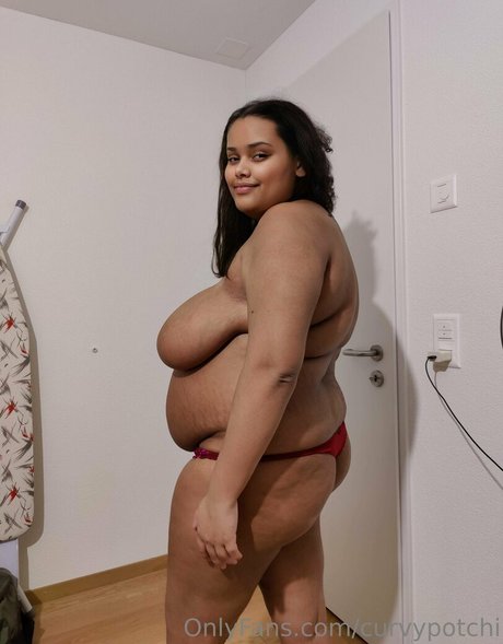 curvypotchi naked pornstar picture