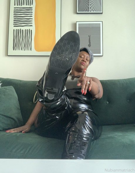 madam___caramel star high quality photo