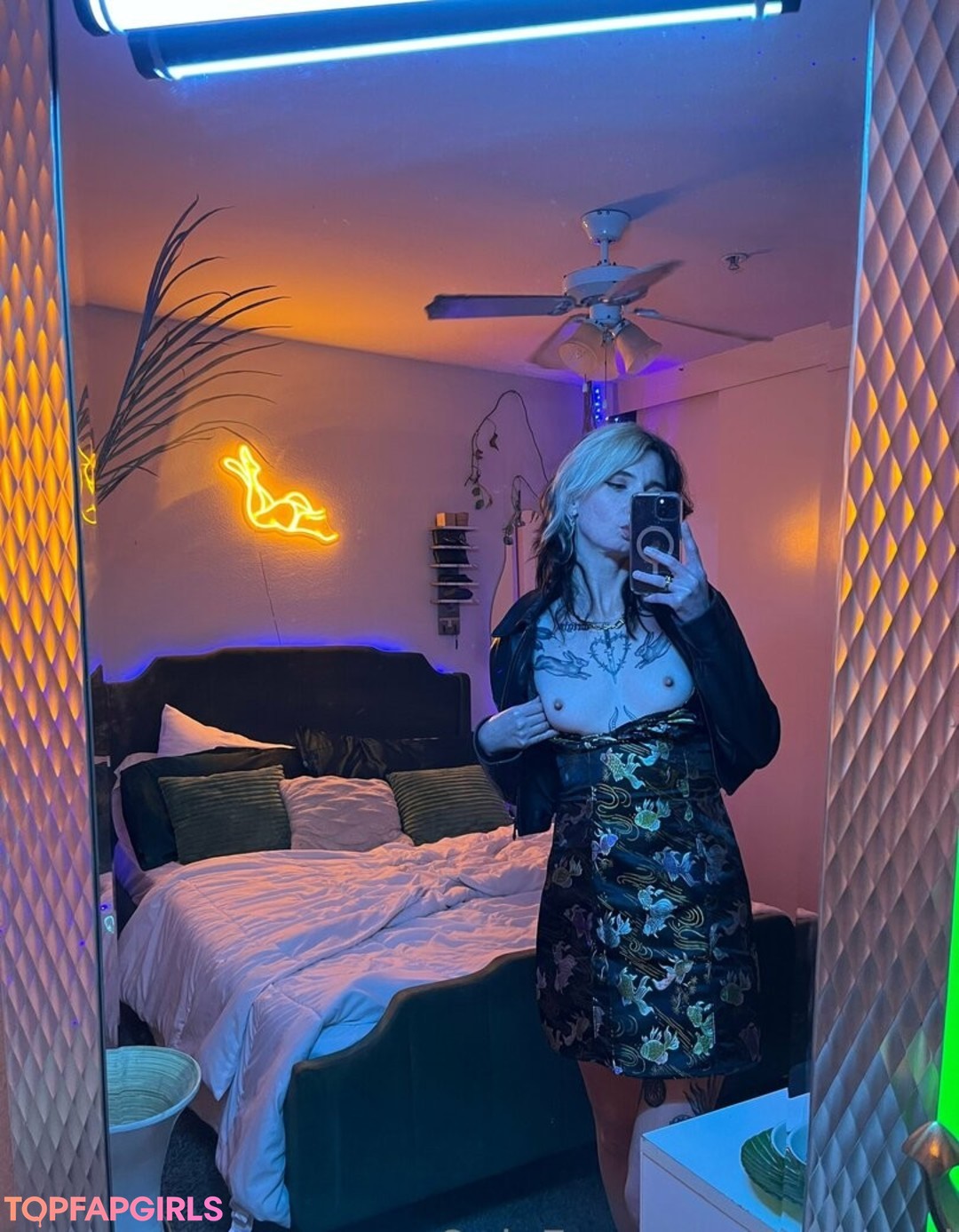 hairy lesbian onlyfans naked pictures