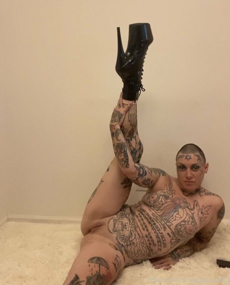 quad awful model pornographic gallery