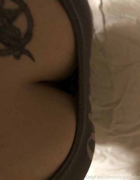 misspamelot nude model photo