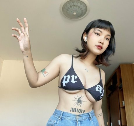 twoddddkid erotic model photo