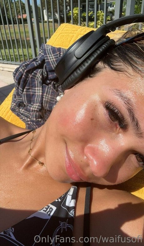 waifusofi beautiful actress img