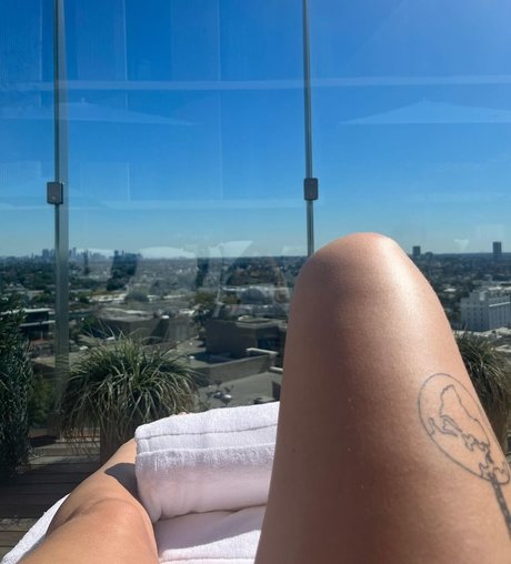 Mae Muller sexy pornstar pictures