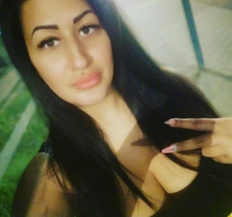 Csimbora Barbara model top image