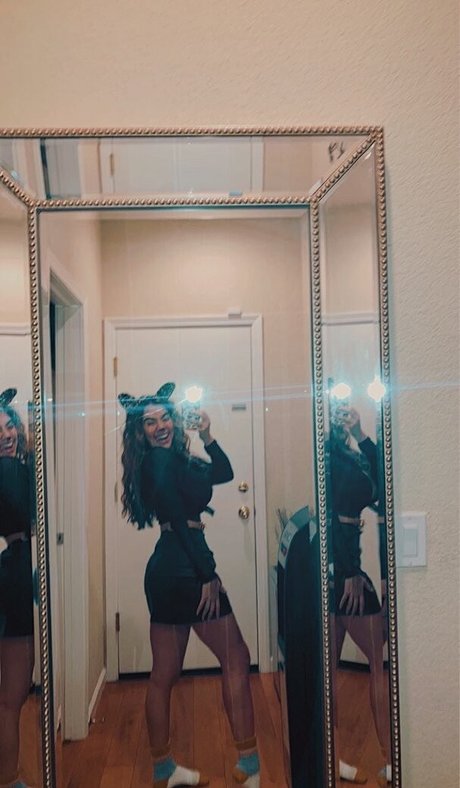 Nilaiyah Rey naked star photo