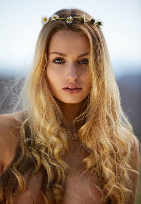 Emilia Jung erotic pornstar img